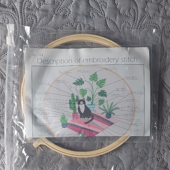 Cat Embroidery Kit - Picture 1 of 2